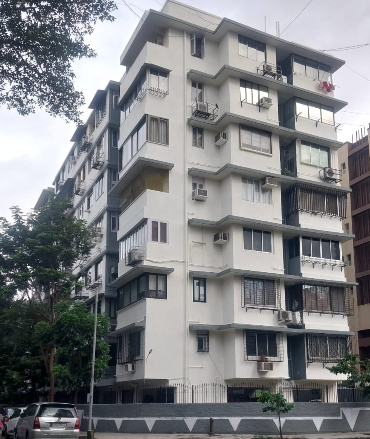 2 BHK Semi Furnished in Ocean View , Colaba